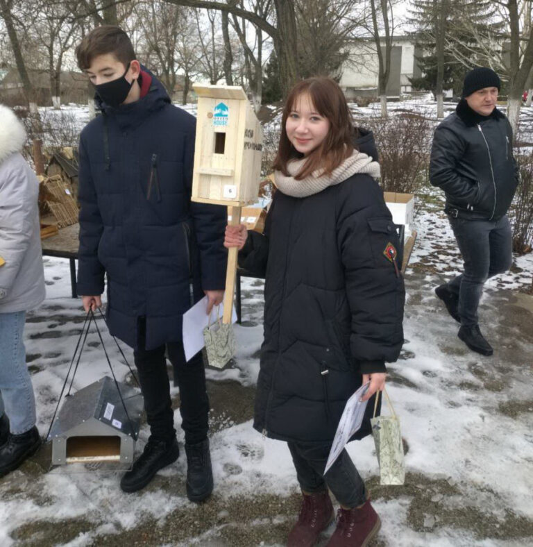 Поможем птицам зимой