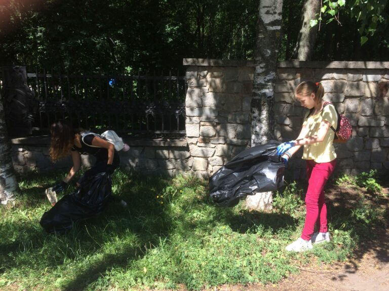 Лето по-взрослому: помощь молодежи в благоустройстве