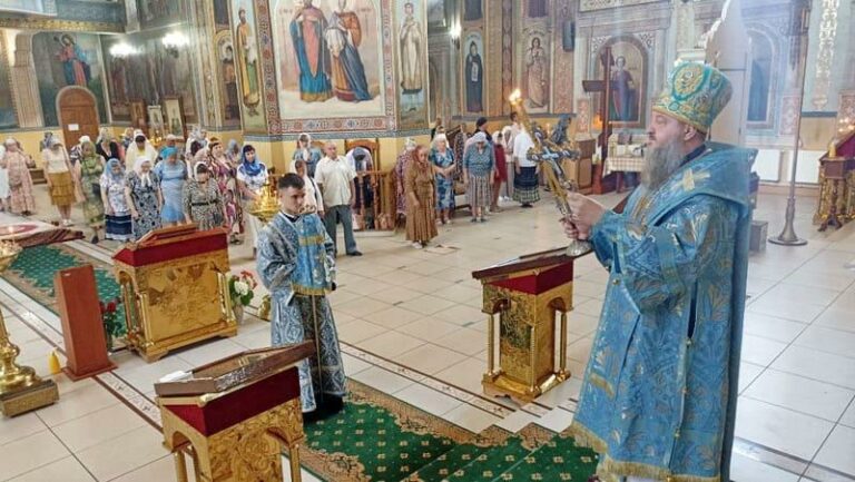 Икона с мощами святого Паисия Величковского