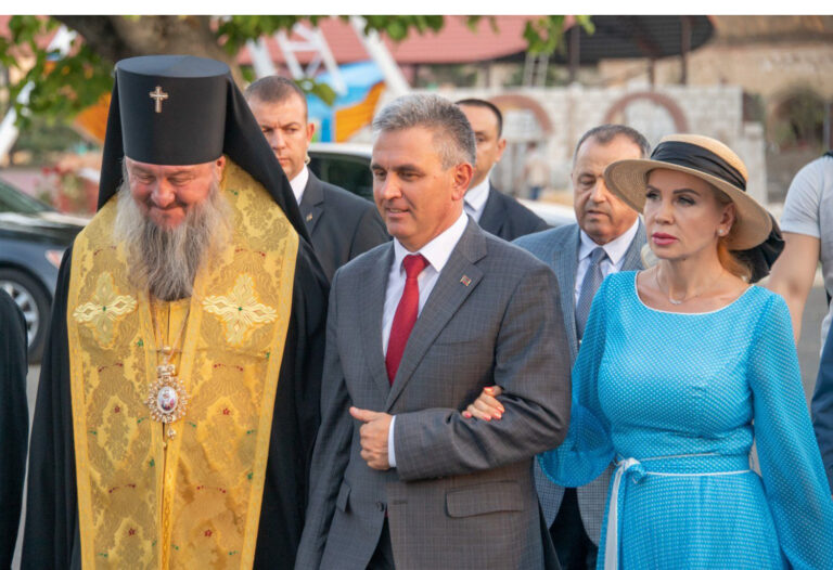 Народ со стержнем