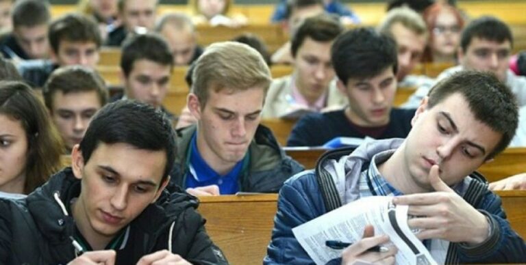 Сотня президентских стипендиатов