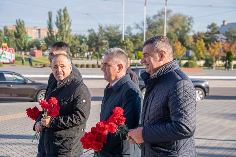 День города. День Покрова. День братства