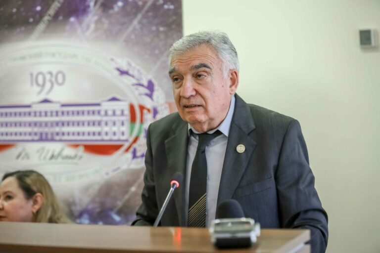 К штыку приравняли перо
