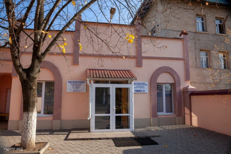 Каждому стараются помочь