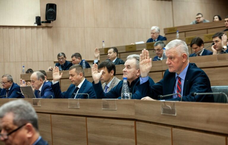 Главный финансовый документ страны принят