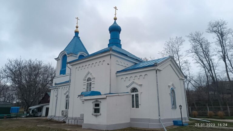 Церковь на пригорке
