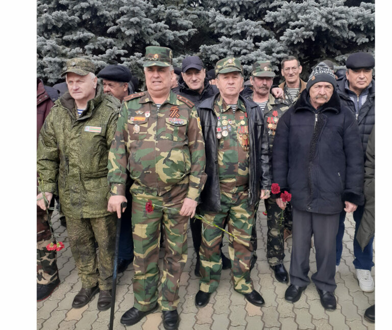 Кто в трудный час встал на защиту