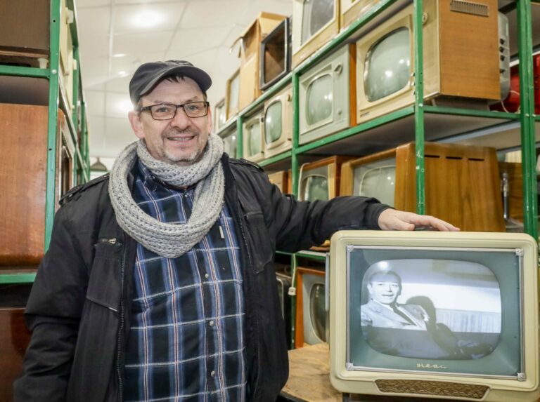 История телевидения на стеллажах