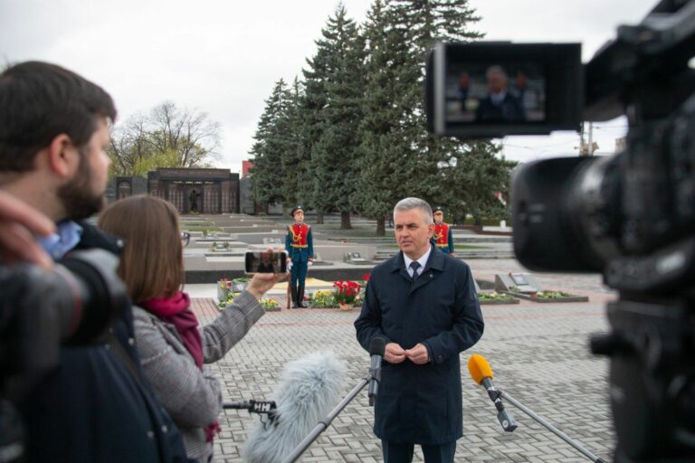 12 апреля 1944 года –второй день рождения города