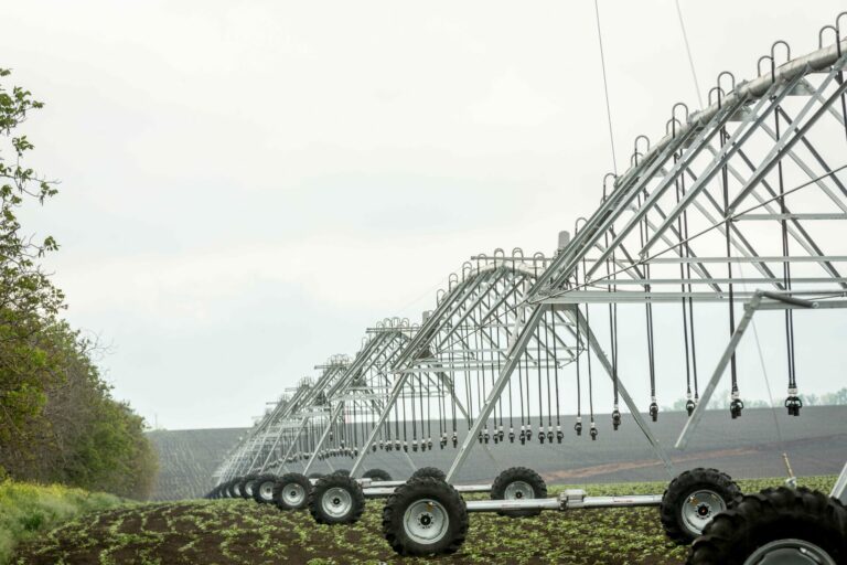 Вода сама путь не найдет