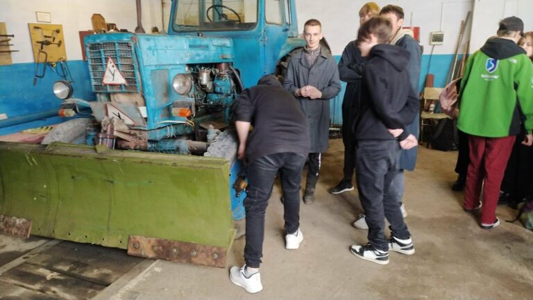 И трактор имеет характер