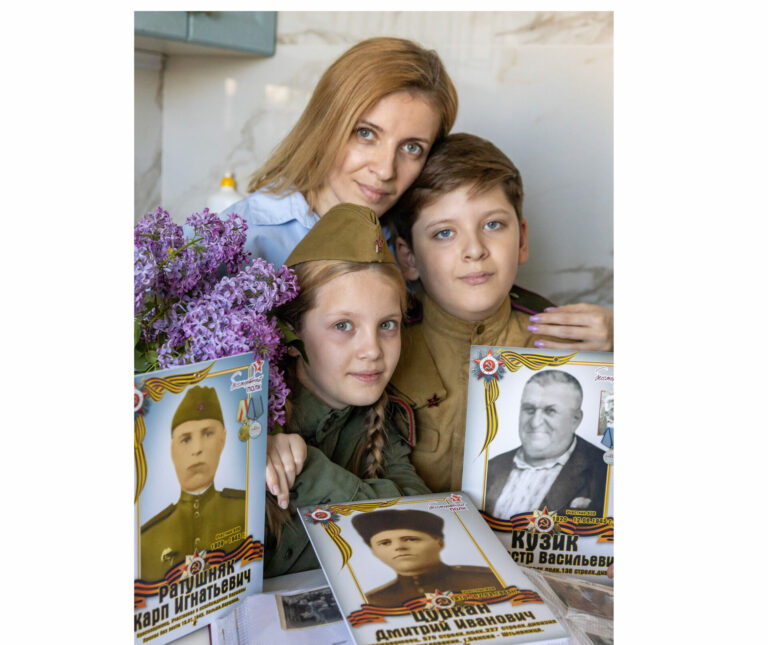 С памятью и надеждой!