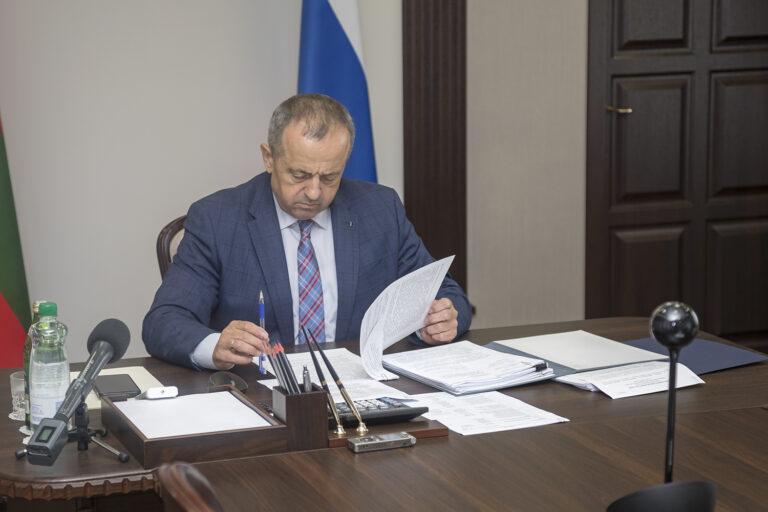 Рабочие кадры – на рынок труда