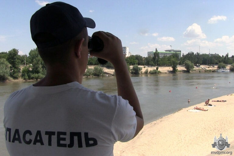 Днестр пьяному по колено