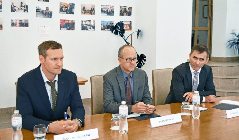 О необходимости активизации диалога