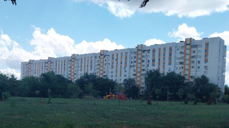 А сквер и ныне там
