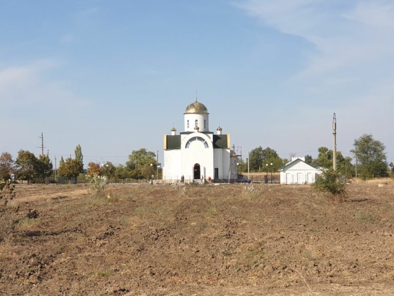 На храмовый праздник с новым храмом