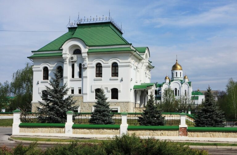 Вслед за архипастырем