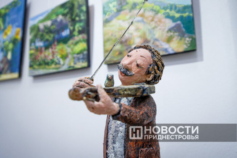 Барельефы времени, любовь в красках и куклы из папье-маше