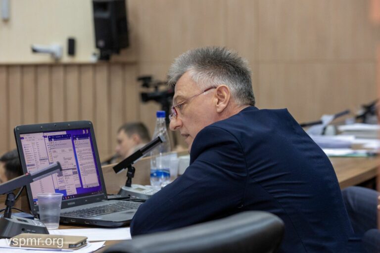 О зарплатах, водительских правах, воинском учете