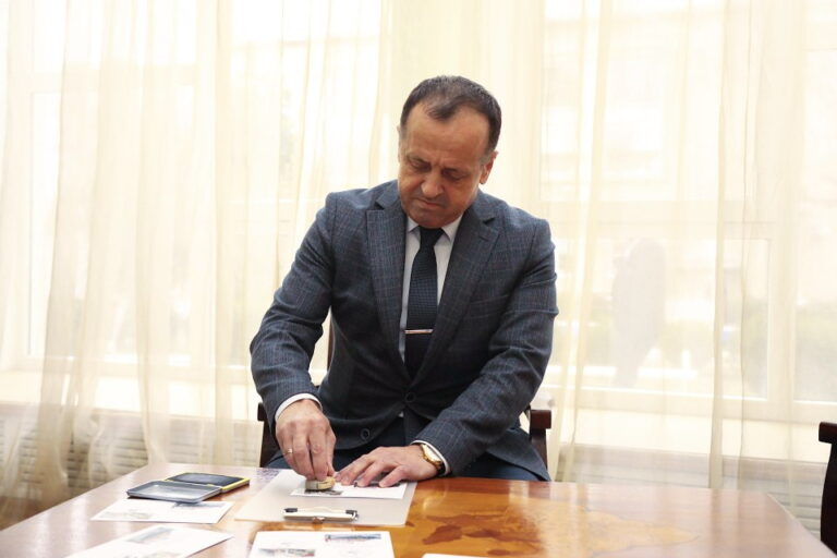 Памяти той круговерти дней