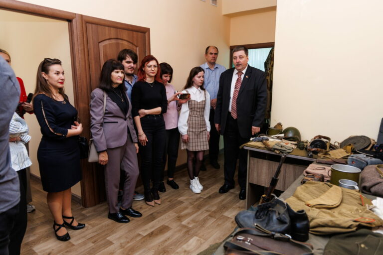 «Прошу направить меня в действующую Красную Армию»