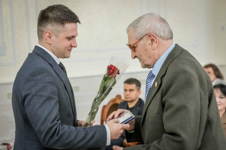 На острие информационной борьбы