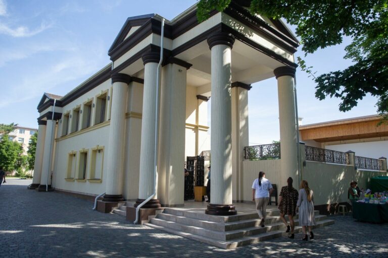 Развивать, строить, украшать…