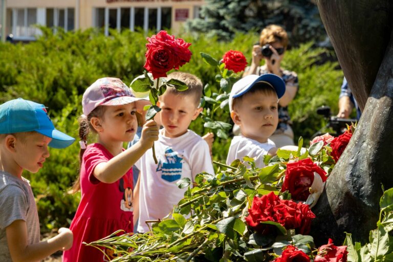 И вечность разговаривает с нами