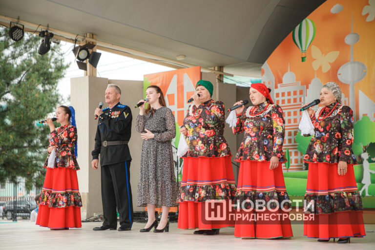 И неслышно кричат: «Возвращайся домой!»
