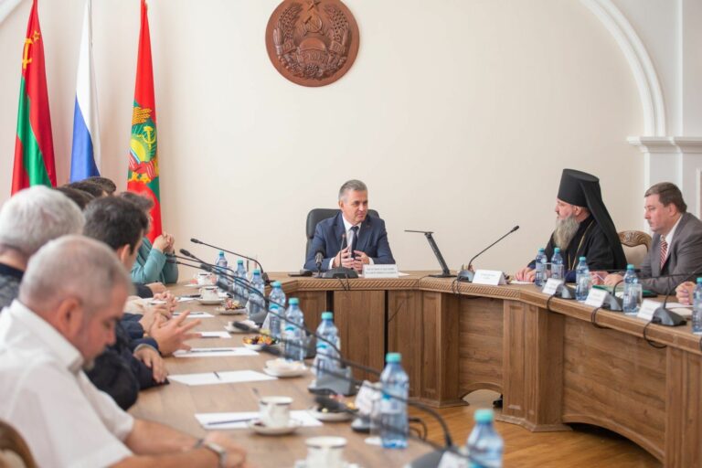 Награды лауреатам Госпремии
