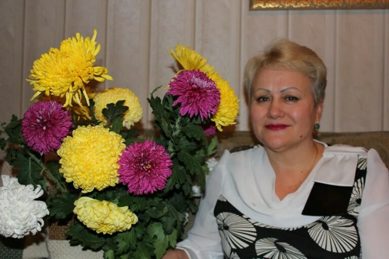 Служить человеку труда
