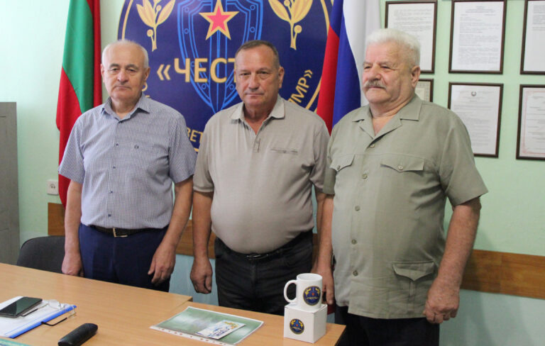 В погранотряде с первых дней