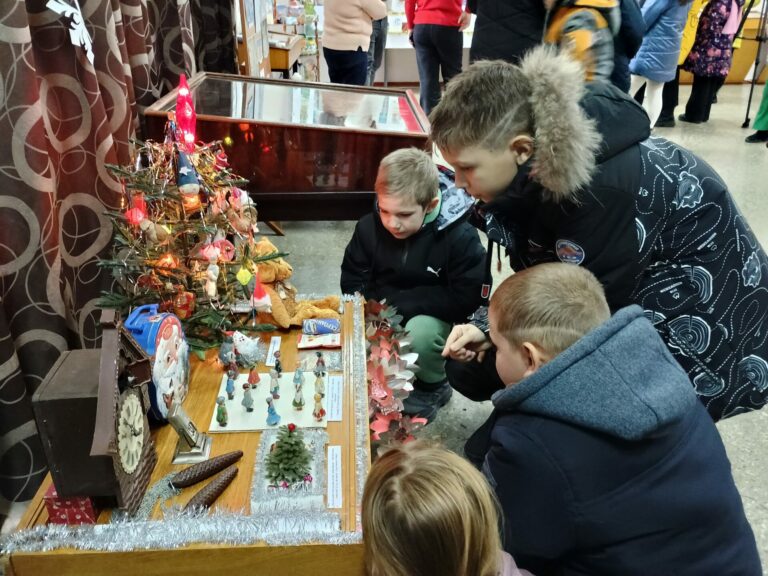 Музейная ёлочка зовёт в гости