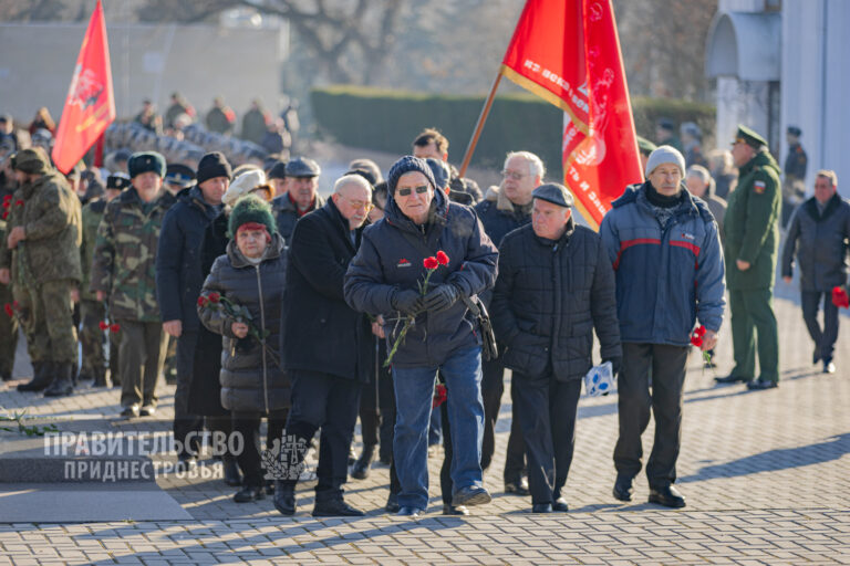 Подвигу жить в веках