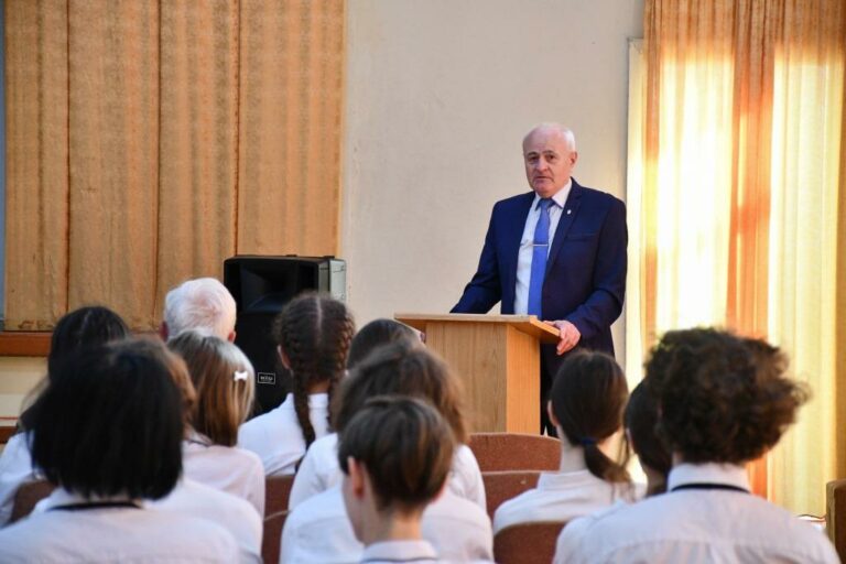 Противостоять экстремизму в сети