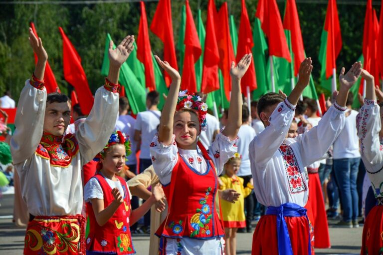 Поздравление с Днём танца