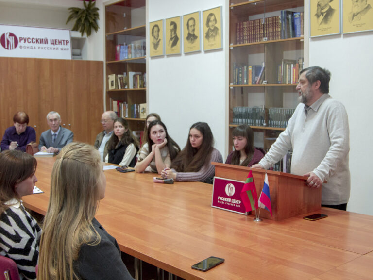 Народный писатель Шолохов