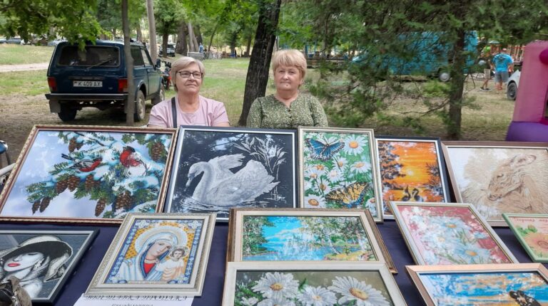 Их волшебные руки творят сказку