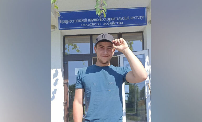 Выбрал труд на земле