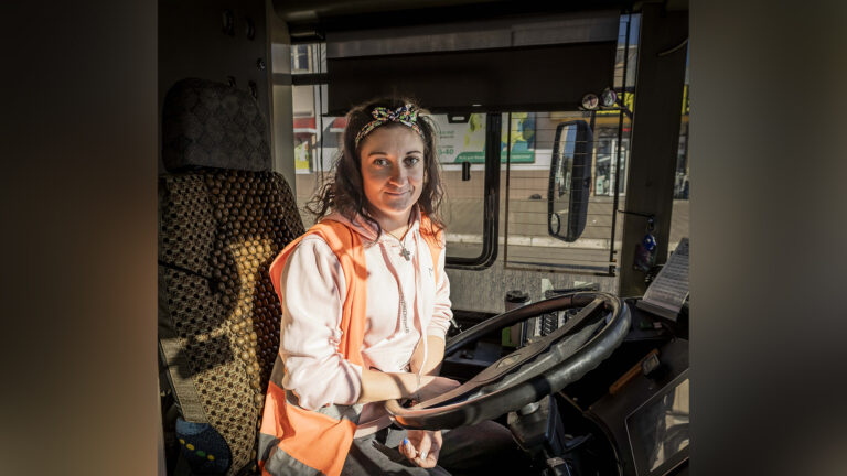 Троллейбус следует по маршруту…