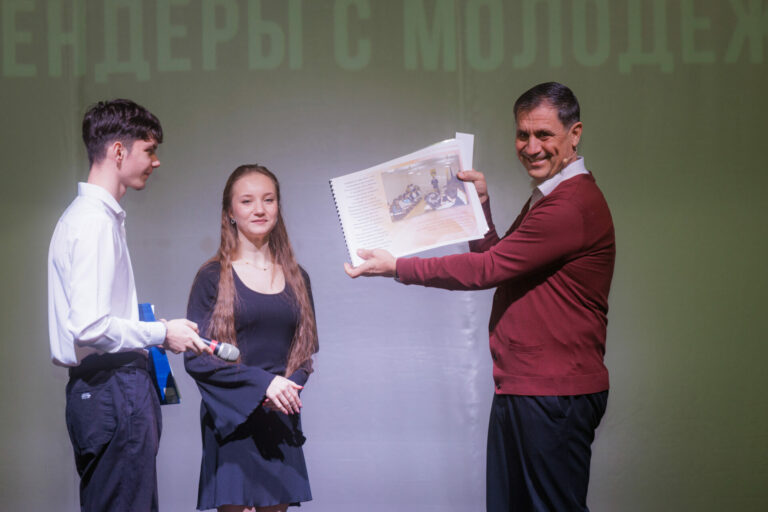 Вопросы задают молодые…