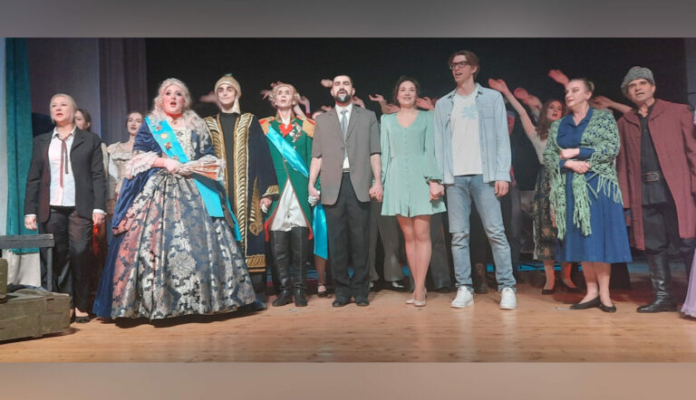 Яркий подарок к праздникам