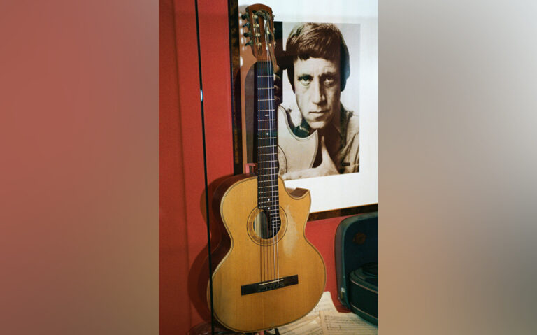 Гитара семиструнная