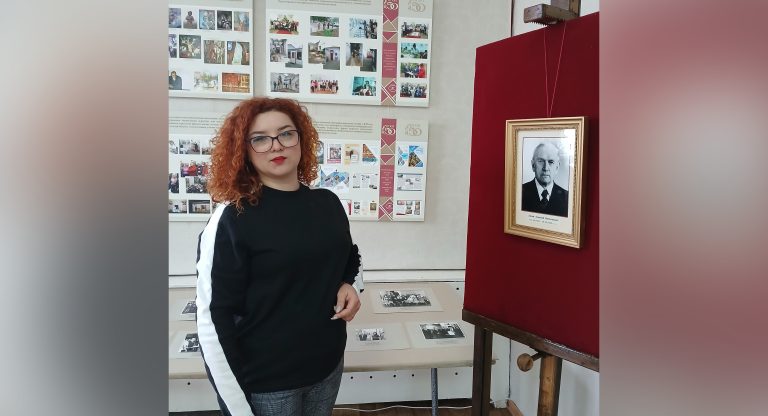 Опытный экскурсовод вас по залам проведет…