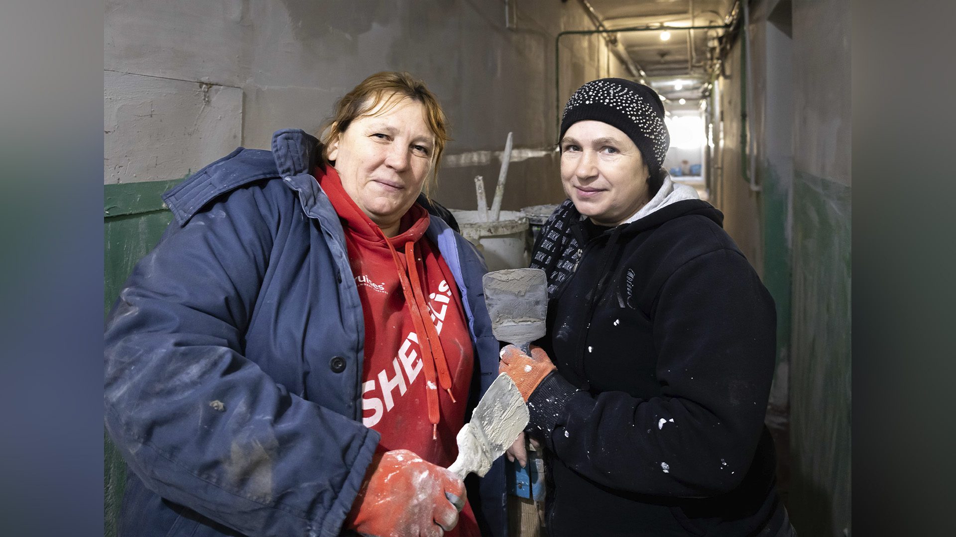 Слева направо: маляры-штукатуры Анна Тремасова, Инга Стайкова.