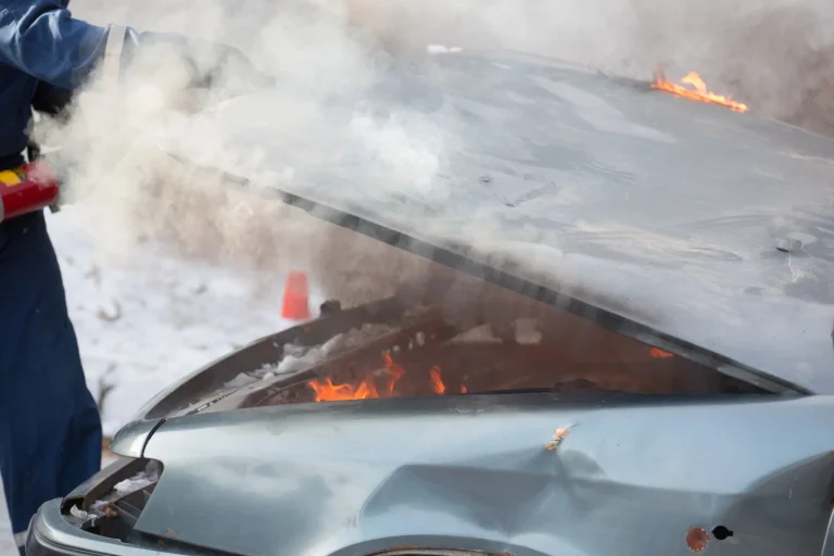 Если загорелся автомобиль