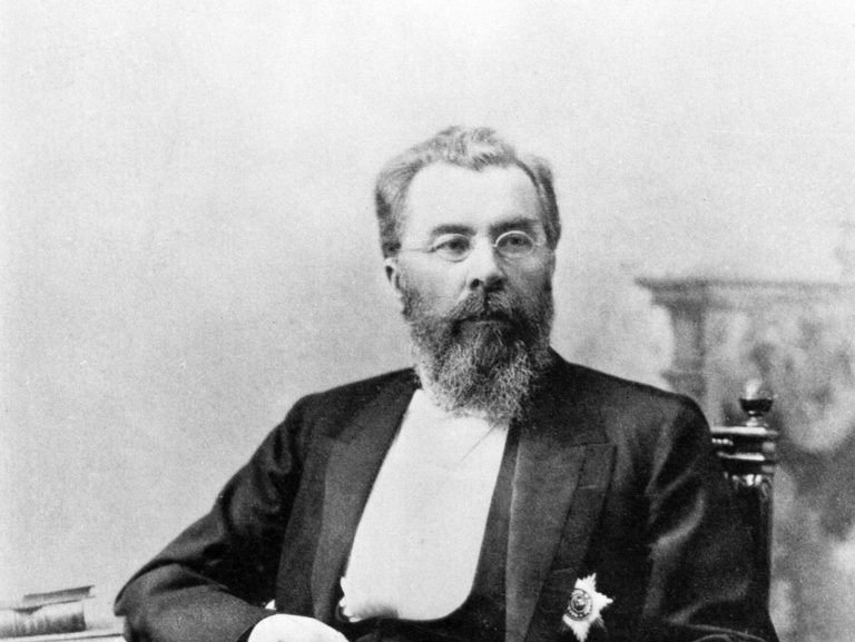 Светя другим, сгораю сам