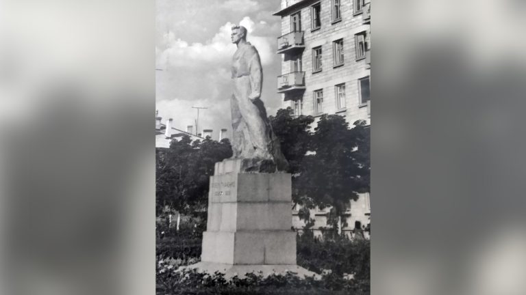 В память о герое революции