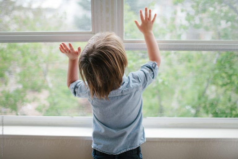 Открытые окна опасны для детей!